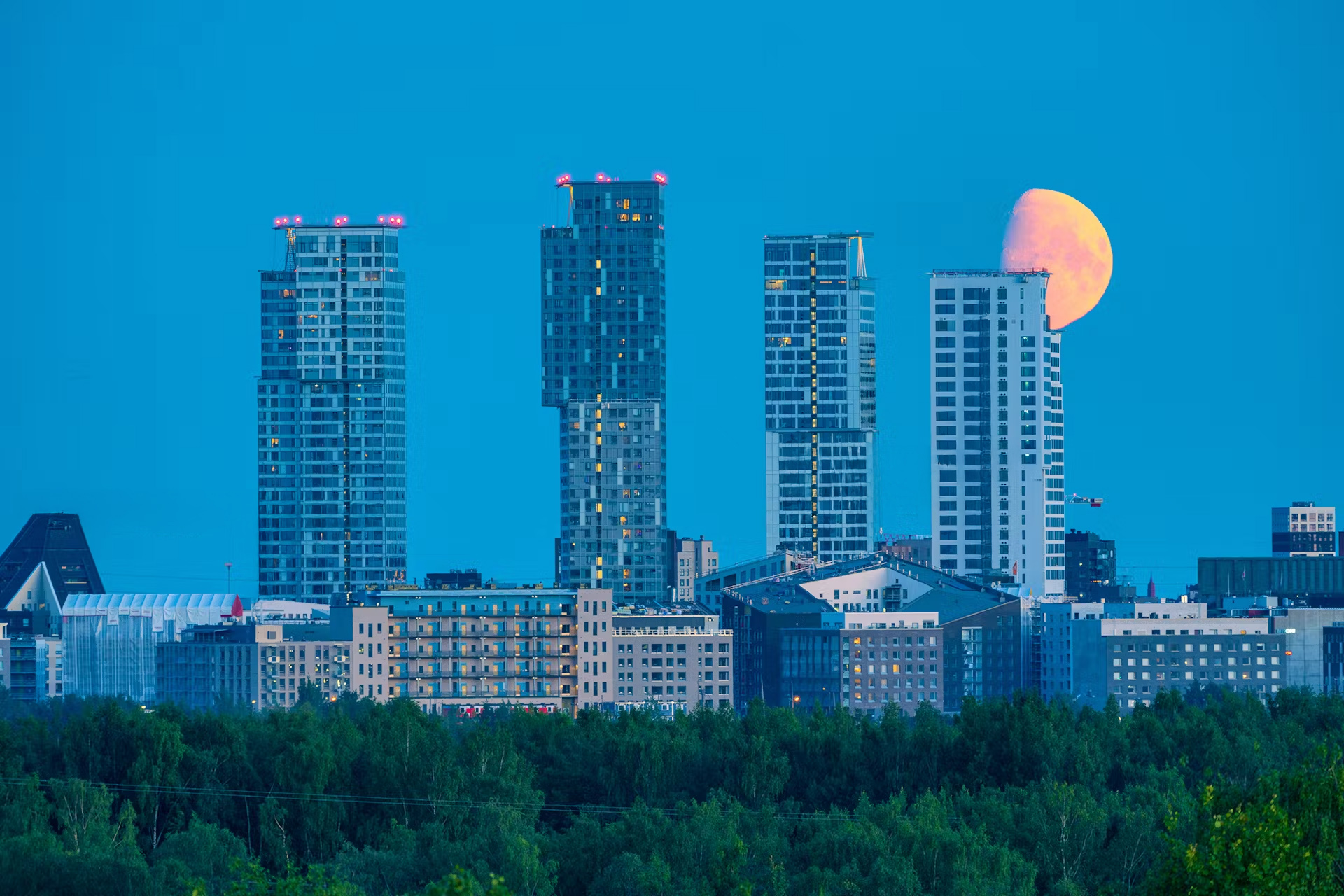 Iltanäkymä jossa Horisontin Huippu kokous- ja tapahtumatila.